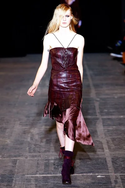 Look 16